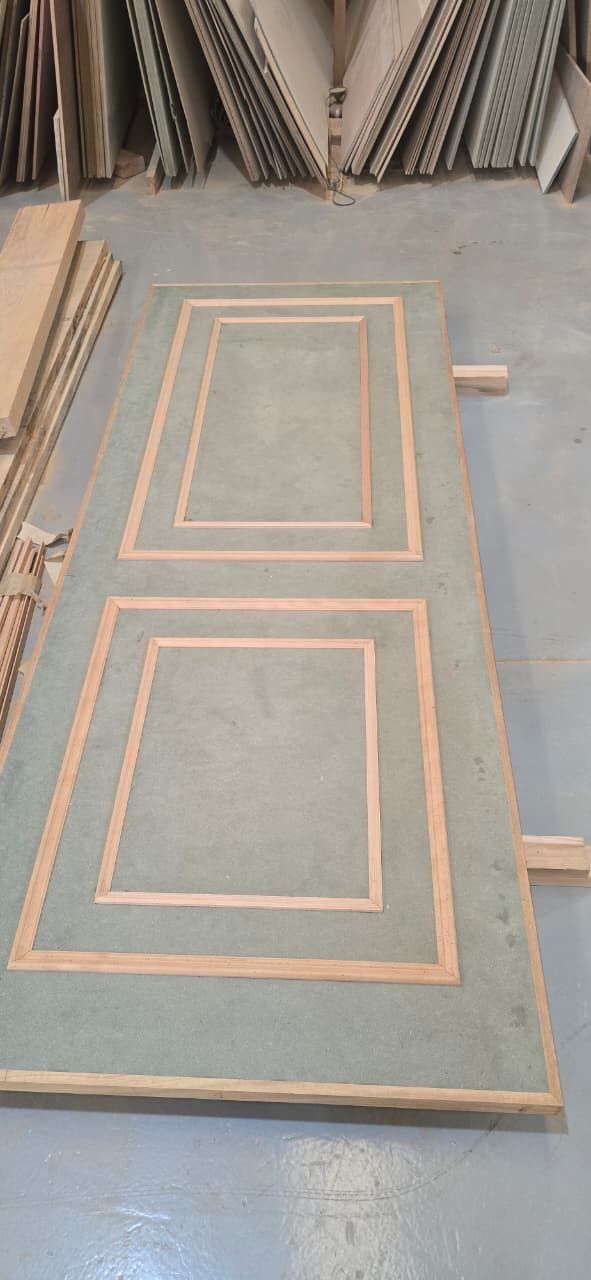 Panel moulding set out on an interior door leaf in production