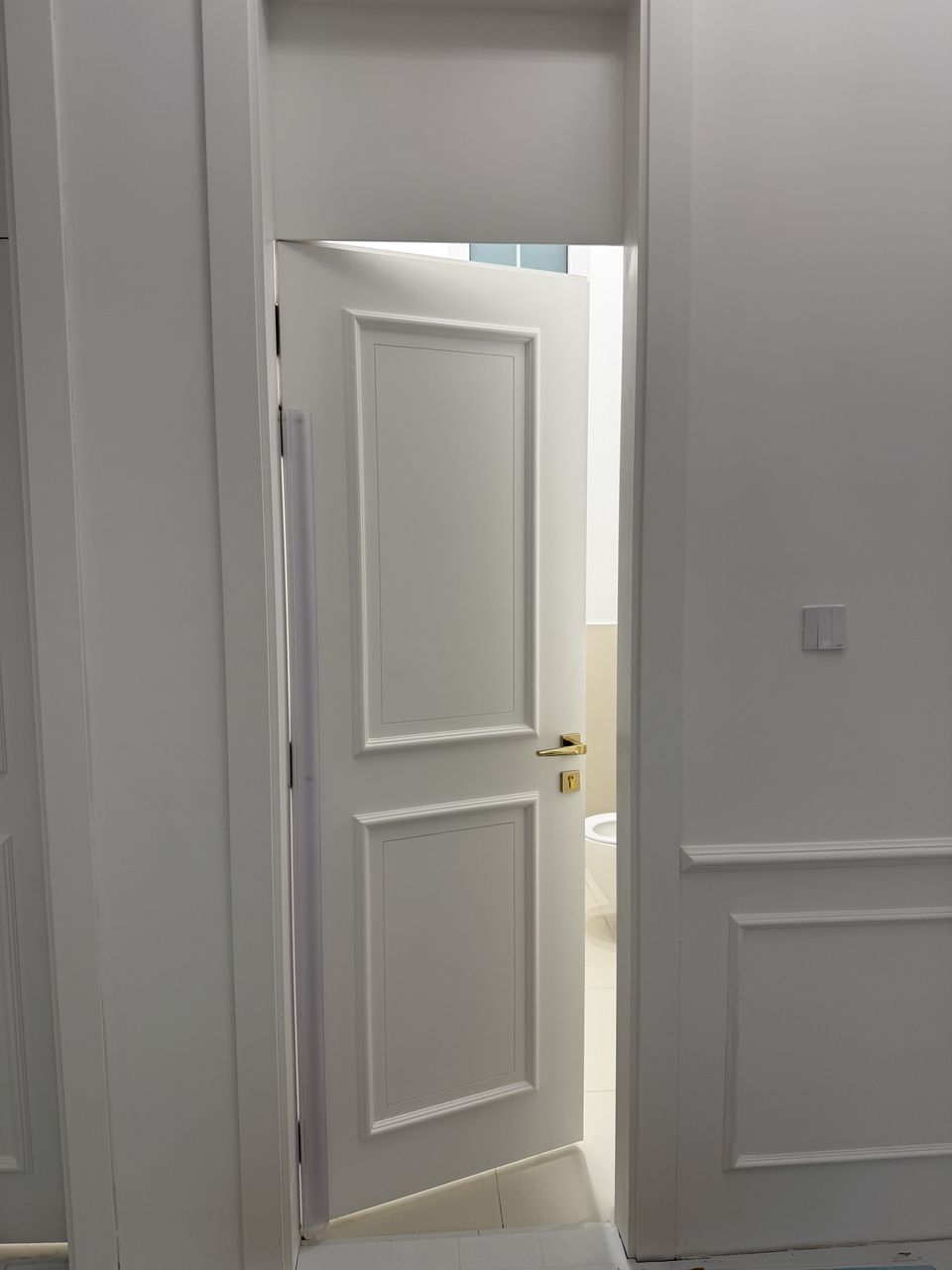 White Shaker Door With Wall Moulding
